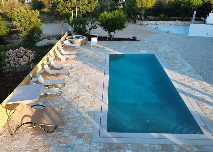 Con Trullo Santo Scalone * 카로비그노